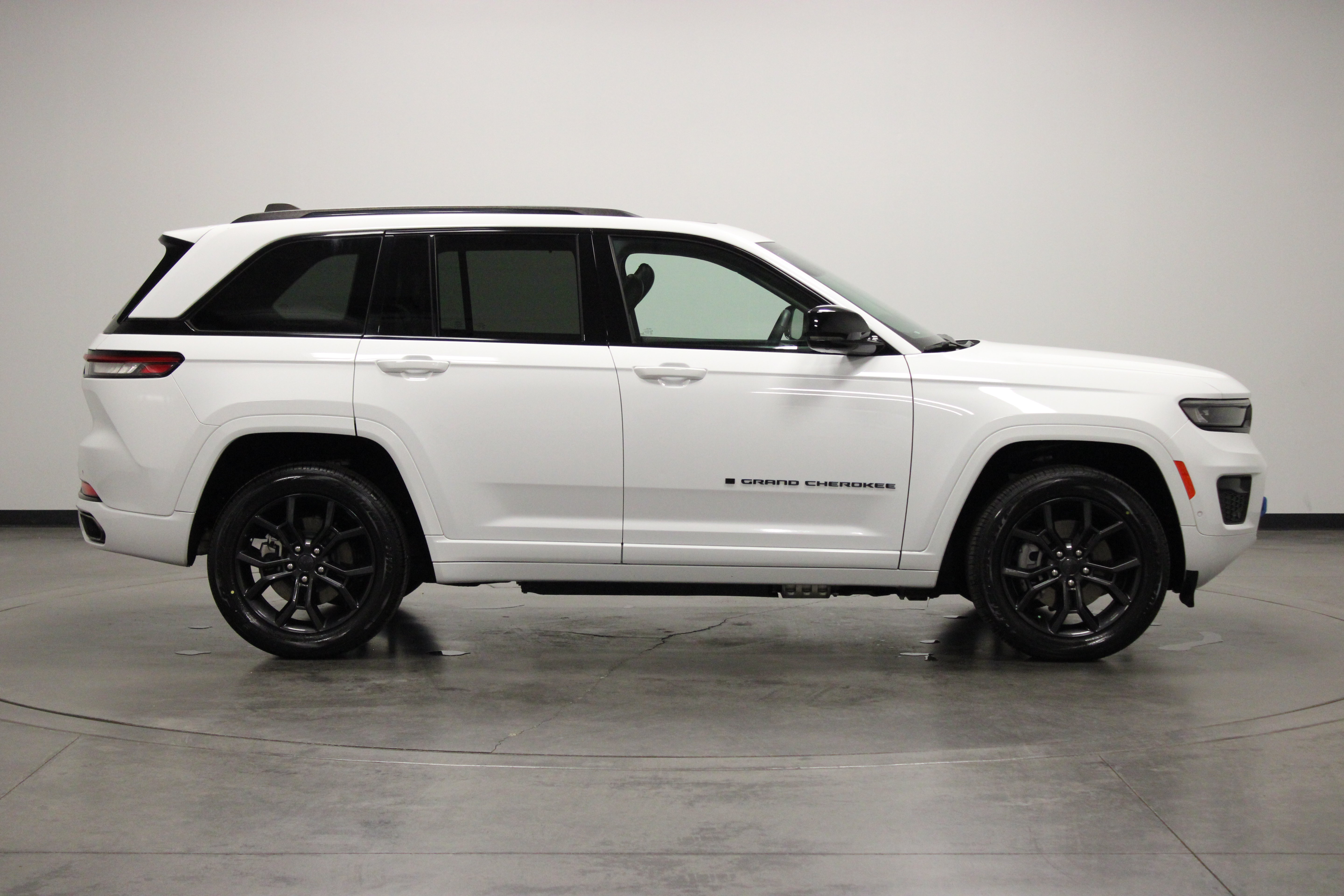 Used 2024 Jeep Grand Cherokee Limited 4xe AWD/4WD image 9