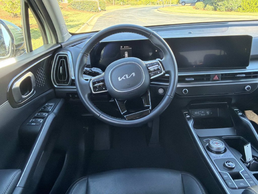 Used 2025 Kia Sorento EX w/ EX Panoramic Sunroof Package FWD image 15