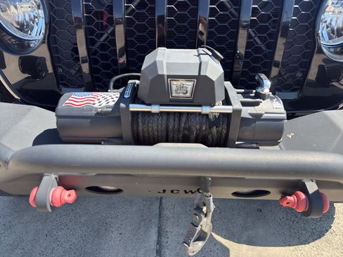 Used 2022 Jeep Gladiator Sport AWD/4WD image 9