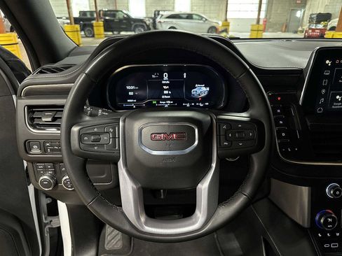 Used 2024 GMC Yukon SLT image 17
