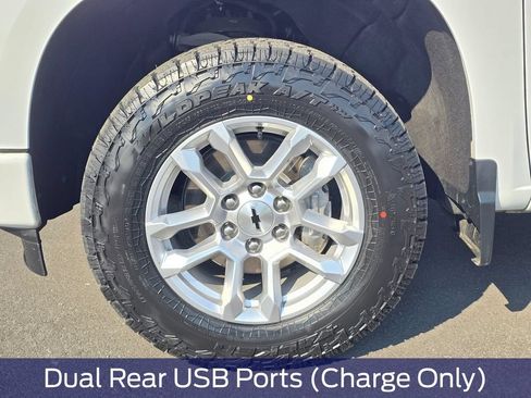 Used 2023 Chevrolet Silverado 1500 RST AWD/4WD image 9