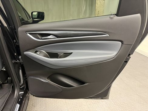 Used 2023 Buick Enclave Essence image 21