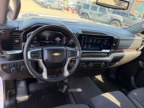 Used 2025 Chevrolet Silverado 2500 LT AWD/4WD image 17