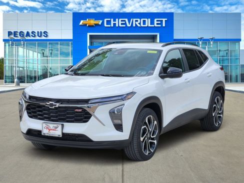 New 2026 Chevrolet Trax RS w/ Sunroof Package FWD image 2