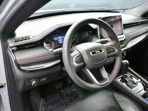 Used 2025 Jeep Compass Trailhawk AWD/4WD image 19