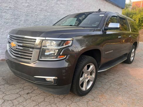 Used 2018 Chevrolet Suburban Premier RWD image 2