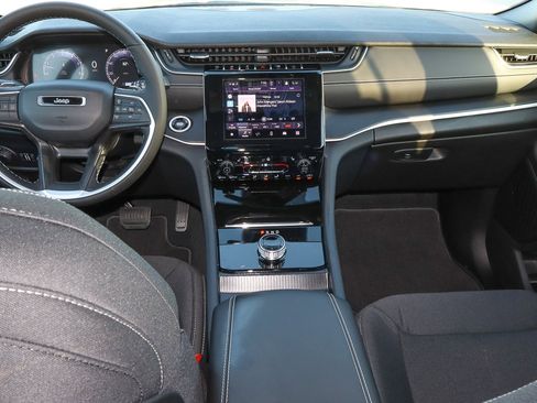 New 2025 Jeep Grand Cherokee Laredo X w/ Luxury Tech Group I image 18