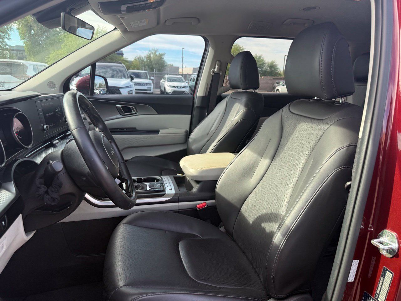 Used 2022 Kia Carnival LX FWD image 13