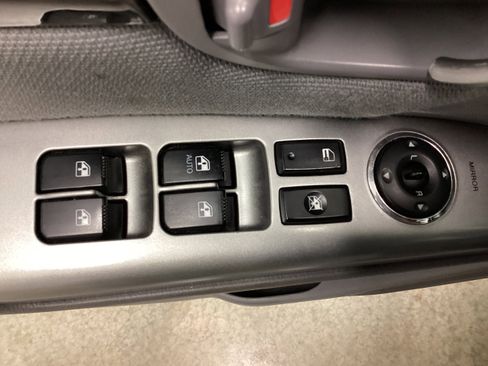 Used 2011 Hyundai Santa Fe GLS image 12