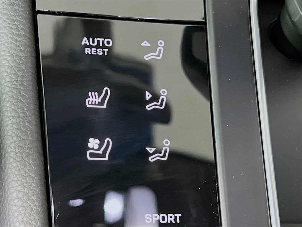 Certified 2026 Porsche Macan AWD/4WD image 23