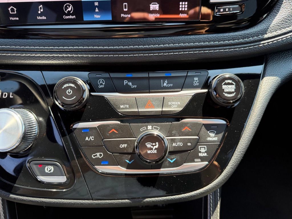 Used 2025 Chrysler Pacifica Limited FWD image 25