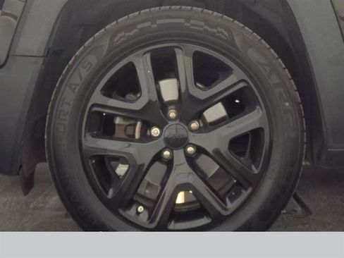 Used 2017 Jeep Renegade Altitude FWD image 9