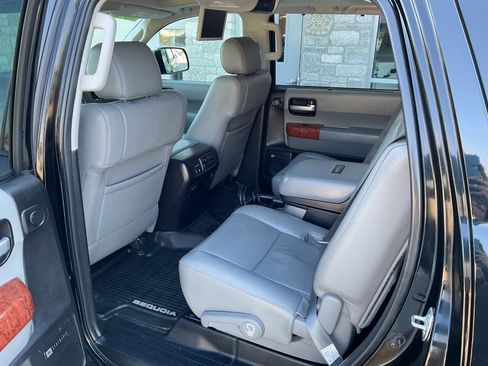 Used 2018 Toyota Sequoia Platinum image 34