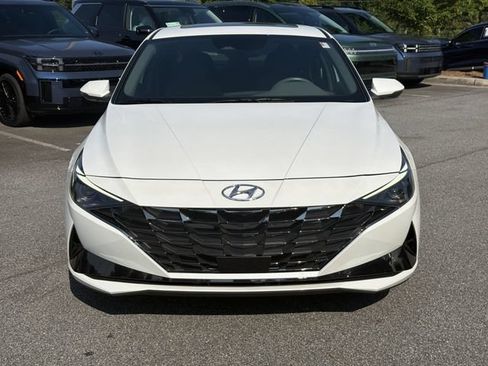 Used 2022 Hyundai Elantra SEL w/ Convenience + Premium Package FWD image 2