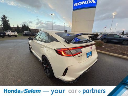 Used 2023 Honda Civic Type R image 3