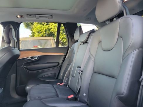Used 2022 Volvo XC90 T6 Momentum w/ Protection Package Premier image 11