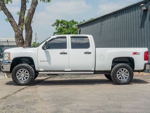 Used 2014 Chevrolet Silverado 2500 LT w/ Interior Plus Package AWD/4WD image 3