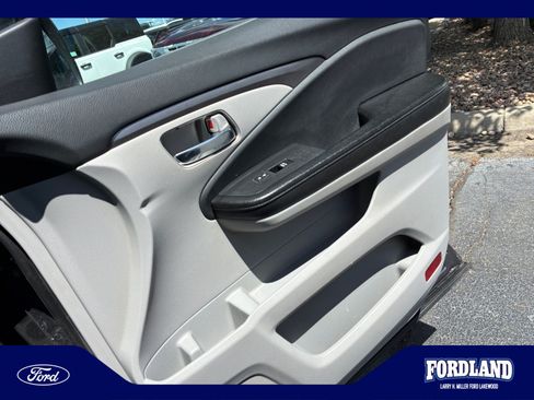Used 2017 Honda Pilot EX image 16