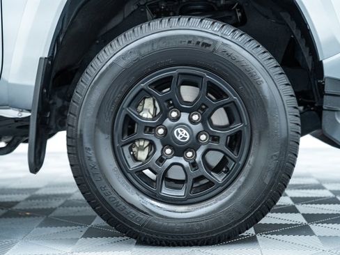 Certified 2022 Toyota Tacoma SR5 AWD/4WD image 18