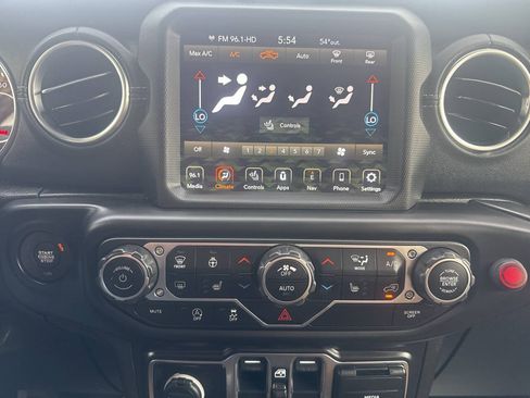 Used 2020 Jeep Gladiator Overland AWD/4WD image 13