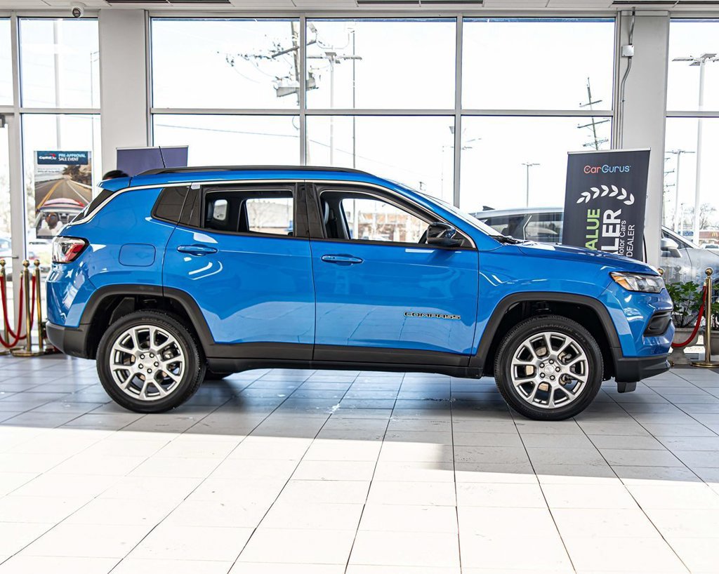 Used 2022 Jeep Compass Latitude AWD/4WD image 9