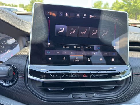 Used 2023 Jeep Compass Trailhawk image 18