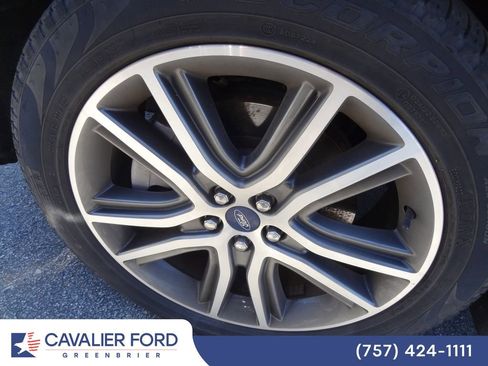 Used 2022 Ford Edge Titanium w/ Class II Trailer Tow Package AWD/4WD image 11