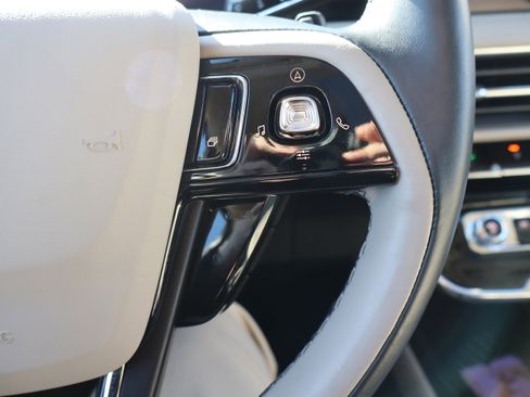 Used 2025 Lincoln Corsair Reserve image 16