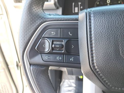 Used 2025 Toyota 4Runner SR5 AWD/4WD image 19