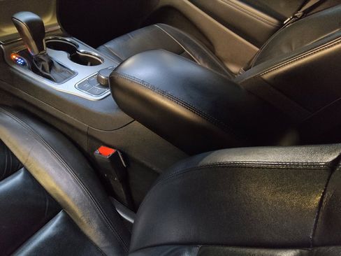 Used 2018 Jeep Grand Cherokee Limited AWD/4WD image 26