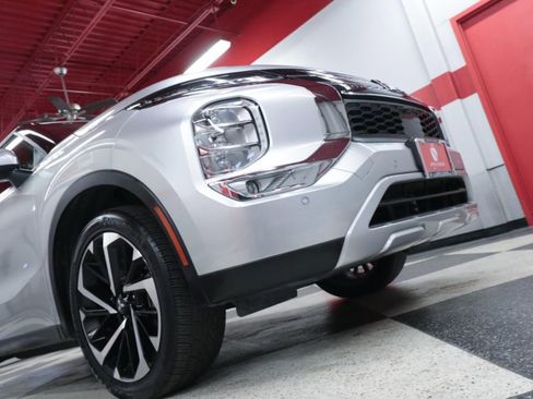 Used 2024 Mitsubishi Outlander SE image 33