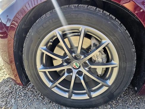 Used 2017 Alfa Romeo Giulia image 9