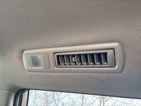 Used 2019 Toyota Highlander LE image 22