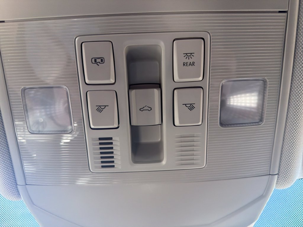 Certified 2025 Volkswagen Jetta SE FWD image 21