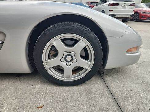 Used 1997 Chevrolet Corvette Coupe RWD image 10