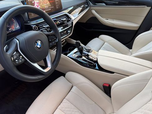 Used 2023 BMW 530i w/ Premium Package image 11