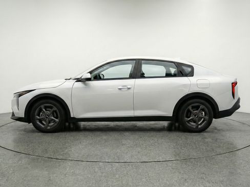 Used 2025 Kia K4 LXS image 5
