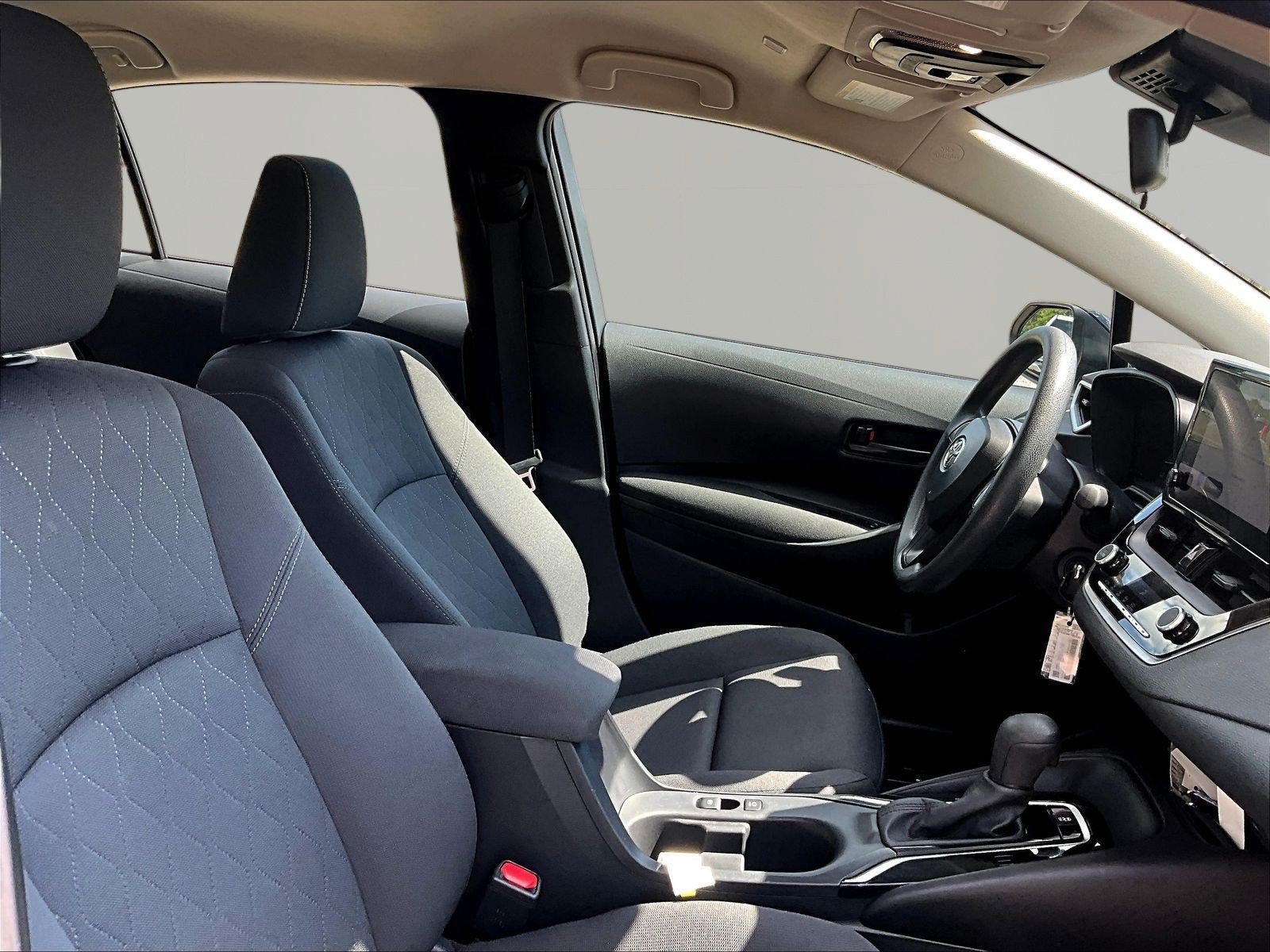 Used 2025 Toyota Corolla LE FWD image 29