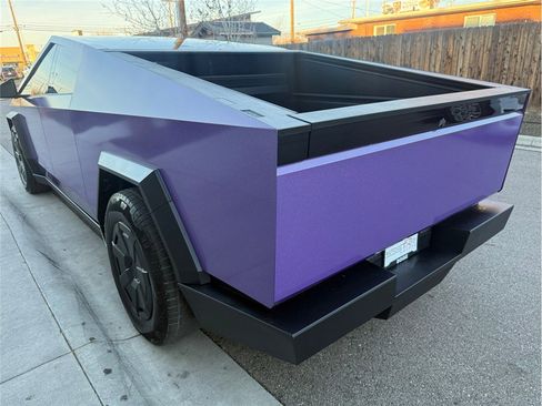 Used 2025 Tesla Cybertruck AWD Crew Cab image 43