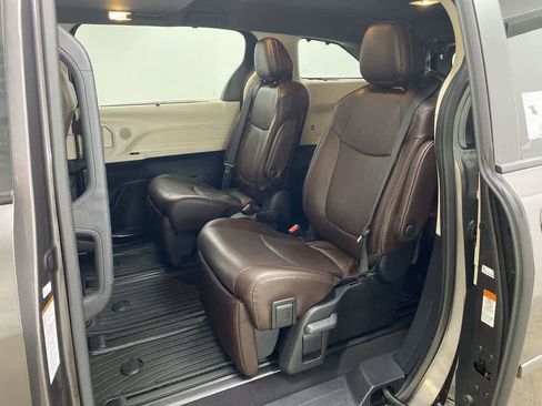 Used 2024 Toyota Sienna Platinum image 16