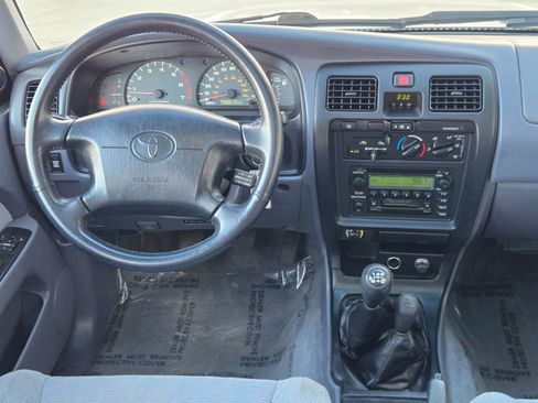 Used 2000 Toyota 4Runner SR5 image 25