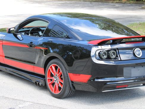 Used 2013 Ford Mustang GT Premium w/ Brembo Brake Pkg RWD image 13