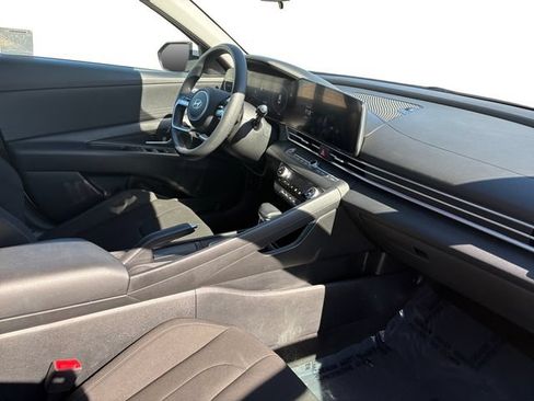 Used 2024 Hyundai Elantra SEL FWD image 20
