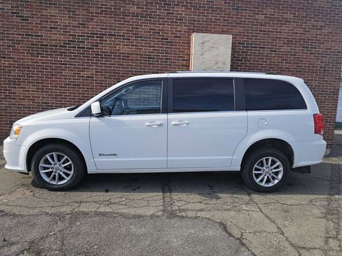 Used 2019 Dodge Grand Caravan SXT image 16