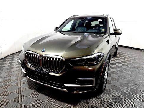 Used 2023 BMW X5 xDrive40i w/ Premium Package AWD/4WD image 3