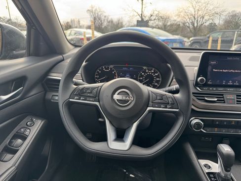 Used 2025 Nissan Altima 2.5 SV image 30