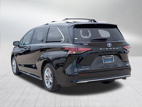 Used 2025 Toyota Sienna Limited AWD/4WD image 4