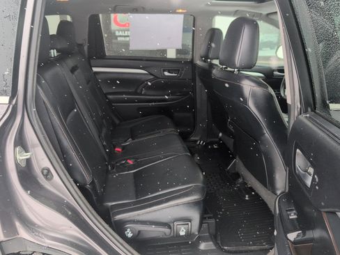 Used 2015 Toyota Highlander XLE image 12
