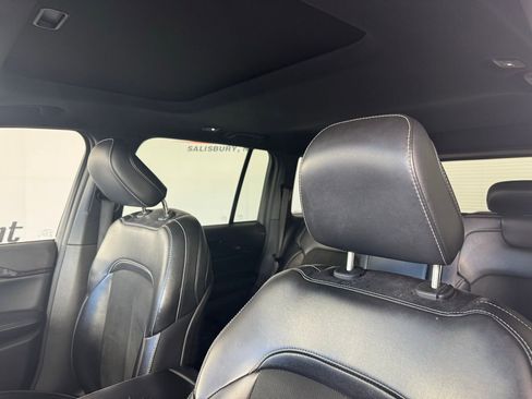 Used 2023 Jeep Grand Cherokee Altitude RWD image 3