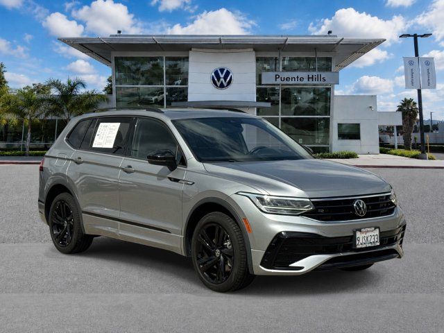 Certified 2023 Volkswagen Tiguan SE R-Line FWD image 1